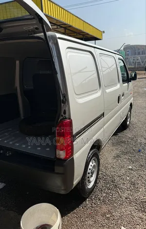 Suzuki Eeco 2024 Silver