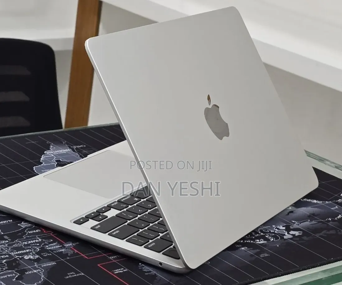 New Laptop Apple MacBook Air 2024 M3 16GB Apple M3 SSD 256GB