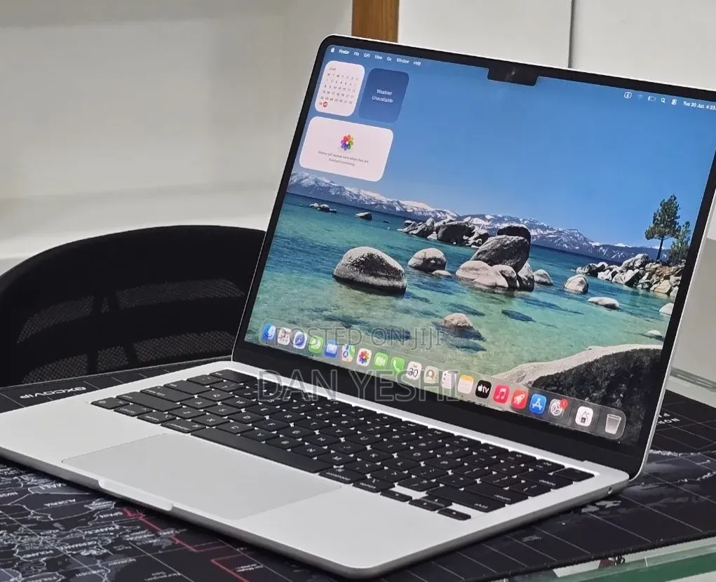 New Laptop Apple MacBook Air 2024 M3 16GB Apple M3 SSD 256GB