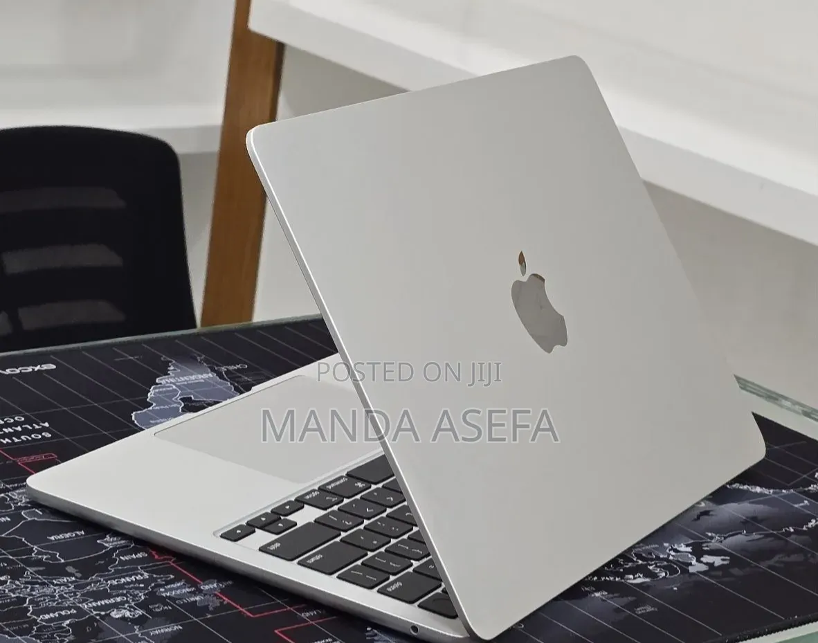 New Laptop Apple MacBook Air 2024 M3 16GB Apple M3 SSD 256GB