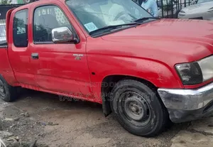 Toyota Hilux 2004 White