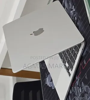 New Laptop Apple MacBook Air 2024 M3 16GB Apple M3 SSD 256GB