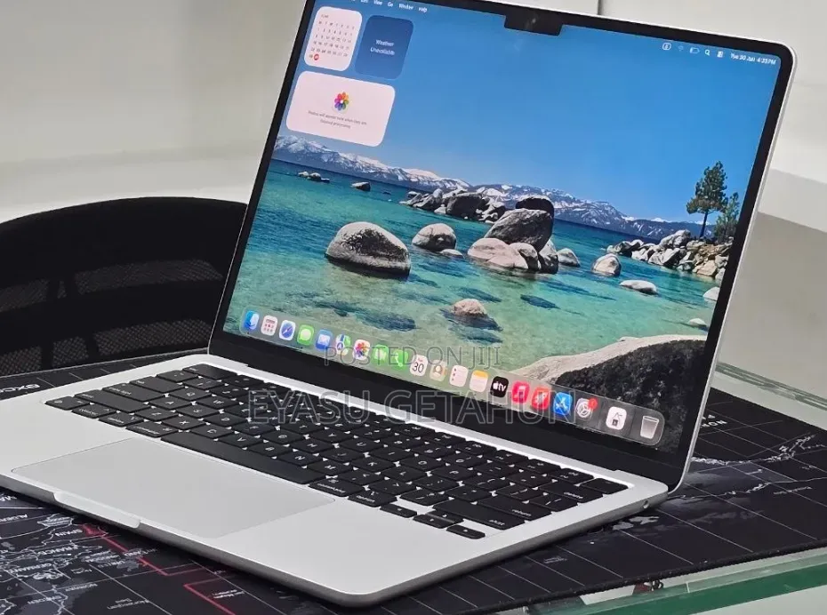 New Laptop Apple MacBook Air 2024 M3 16GB Apple M3 SSD 16 GB