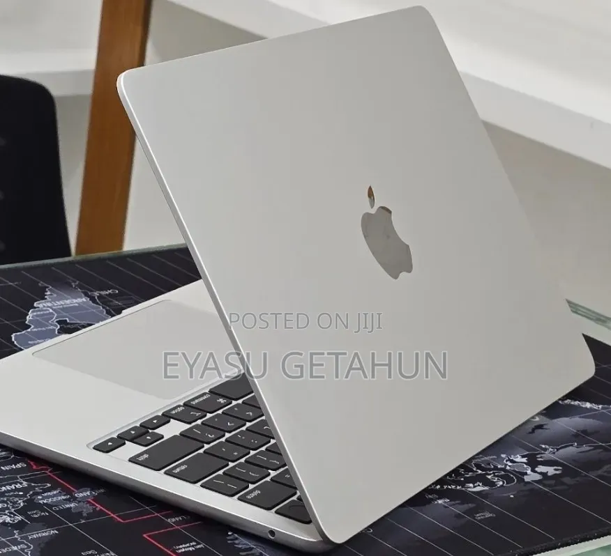 New Laptop Apple MacBook Air 2024 M3 16GB Apple M3 SSD 16 GB
