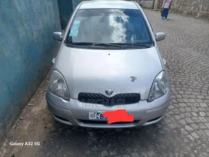 Toyota Vitz 2004 Silver