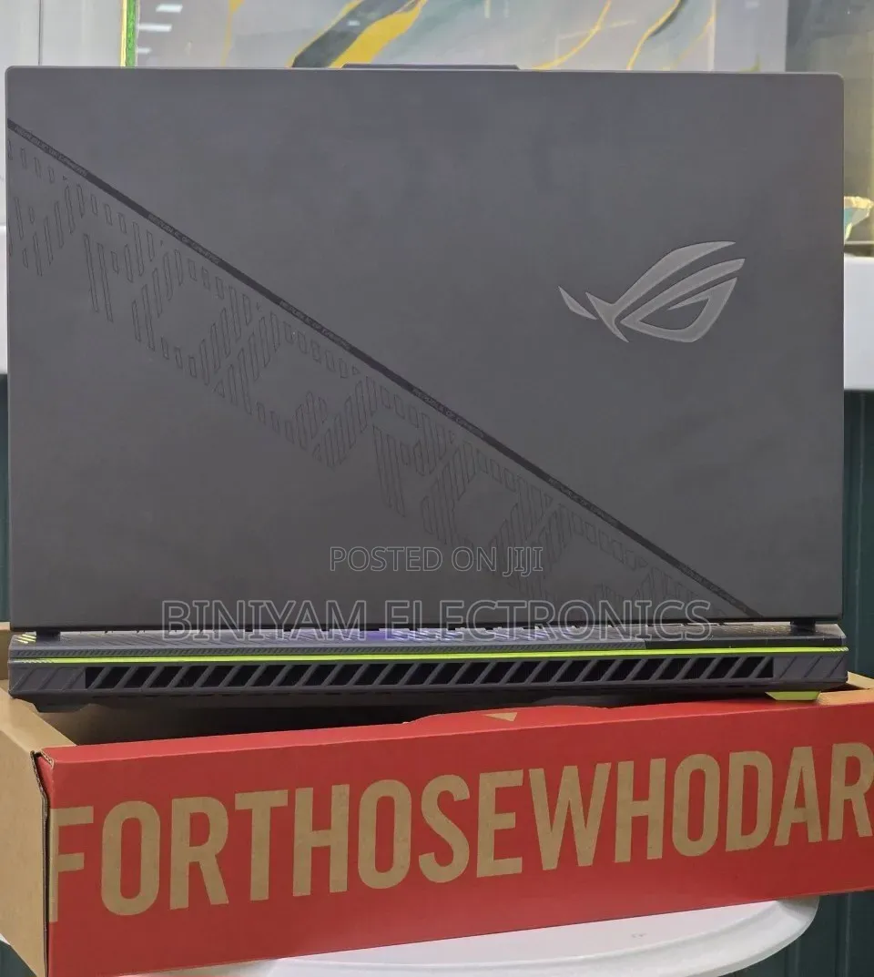 New Laptop Asus ROG Strix G18 16GB Intel Core i9 SSD 1T