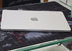 New Laptop Apple MacBook Air 2024 M3 16GB Apple M3 SSD 256GB
