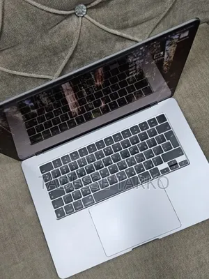 New Laptop Apple MacBook Air 2024 M3 8GB Apple M3 SSD 512GB