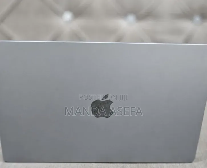 New Laptop Apple MacBook Air 2024 M3 16GB Apple M3 SSD 256GB