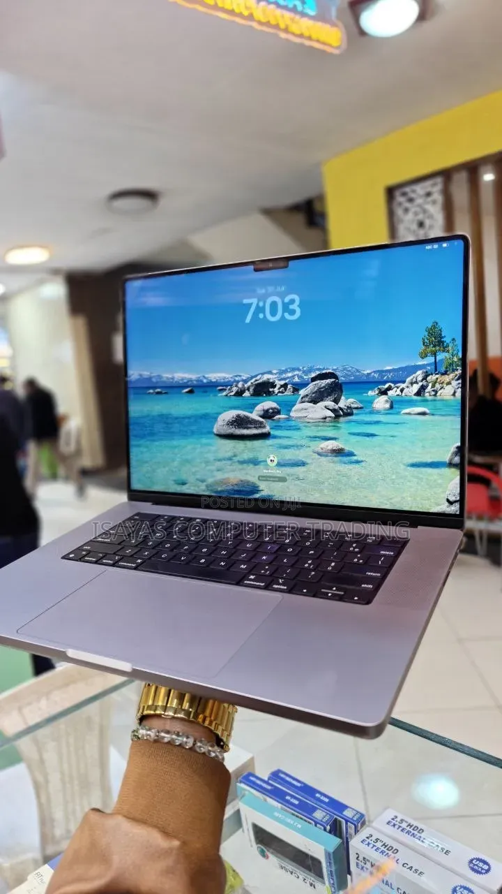 New Laptop Apple MacBook Pro 2021 M1 16GB Apple M1 Pro SSD 512GB