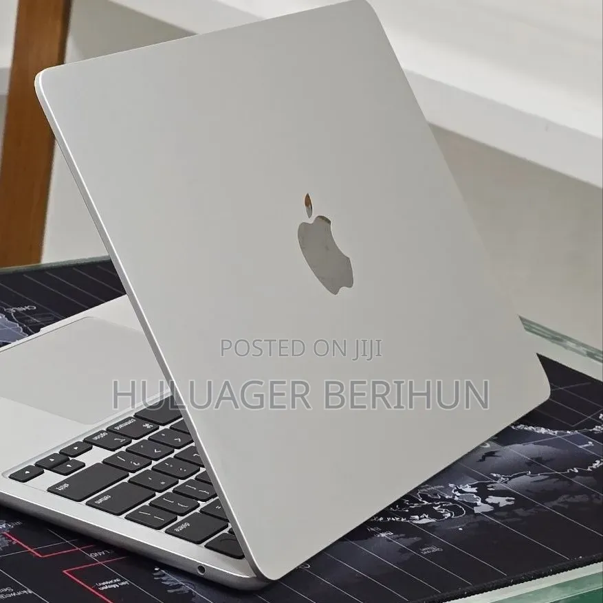 New Laptop Apple MacBook Air 2024 M3 16GB Apple M3 SSD 256GB