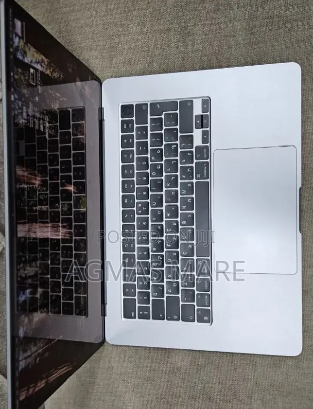 New Laptop Apple MacBook Air 2024 M3 8GB Apple M3 SSD 512GB