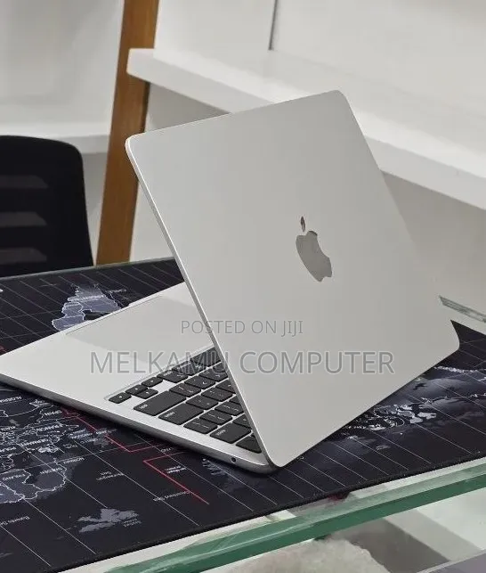 New Laptop Apple MacBook Air 2024 M3 16GB Apple M3 SSD 256GB