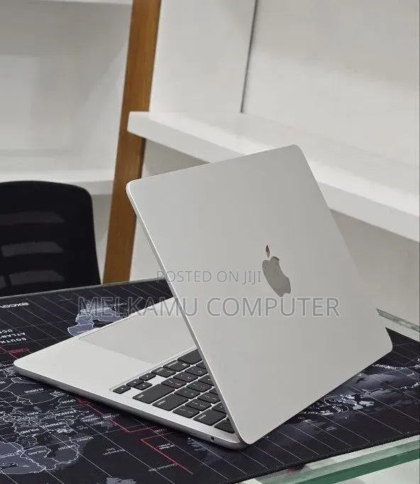 New Laptop Apple MacBook Air 2024 M3 16GB Apple M3 SSD 256GB