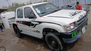 Toyota Hilux 2001 White