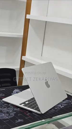 New Laptop Apple MacBook Air 2024 M3 16GB Apple M3 SSD 256GB