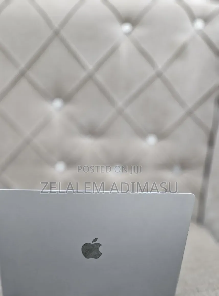 New Laptop Apple MacBook Air 2024 M3 8GB Apple M3 SSD 512GB