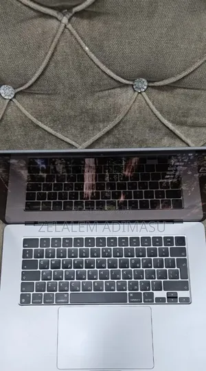 New Laptop Apple MacBook Air 2024 M3 8GB Apple M3 SSD 512GB