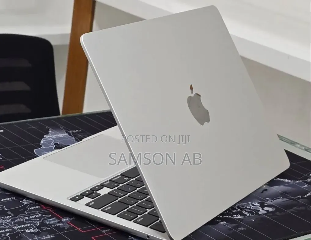 New Laptop Apple MacBook Air 2024 M3 16GB Apple M3 SSD 256GB