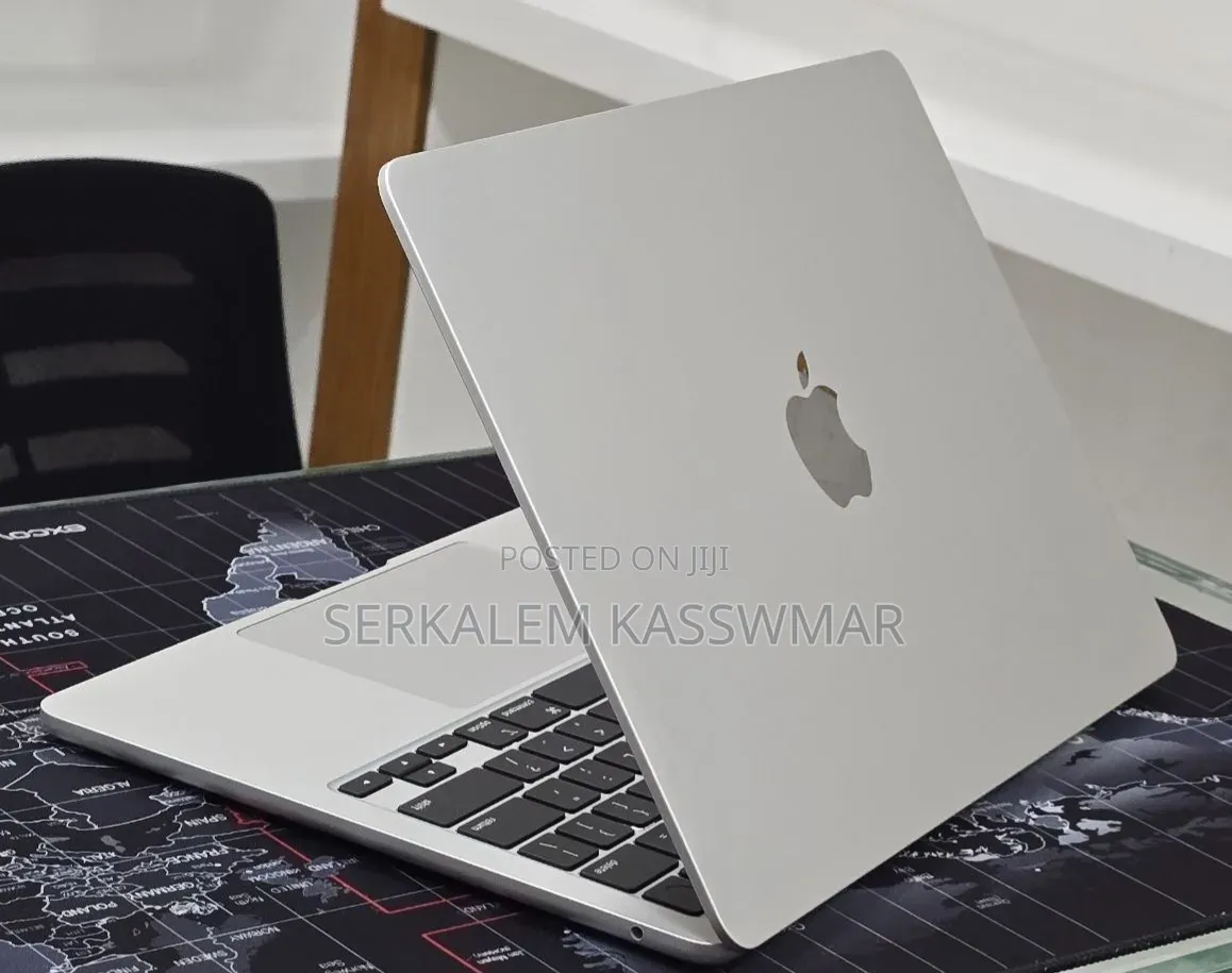 New Laptop Apple MacBook Air 2024 M3 16GB Apple M3 SSD 256GB
