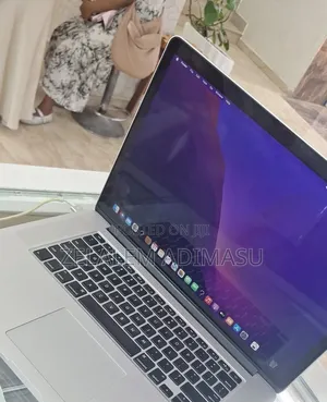 New Laptop Apple MacBook Pro 2015 16GB Intel Core i7 SSD 256GB