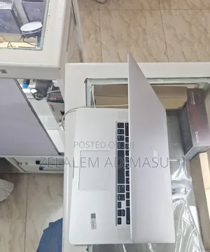 New Laptop Apple MacBook Pro 2015 16GB Intel Core i7 SSD 256GB