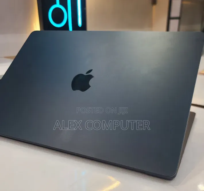 New Laptop Apple MacBook Air 2024 M3 8GB Apple M3 SSD 256GB