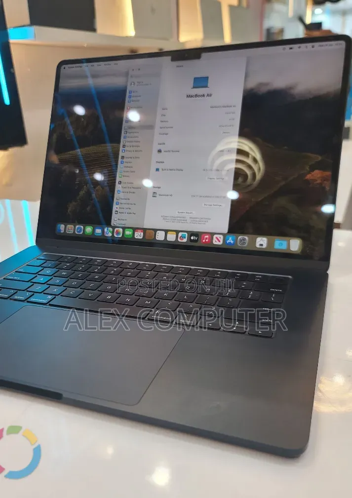 New Laptop Apple MacBook Air 2024 M3 8GB Apple M3 SSD 256GB