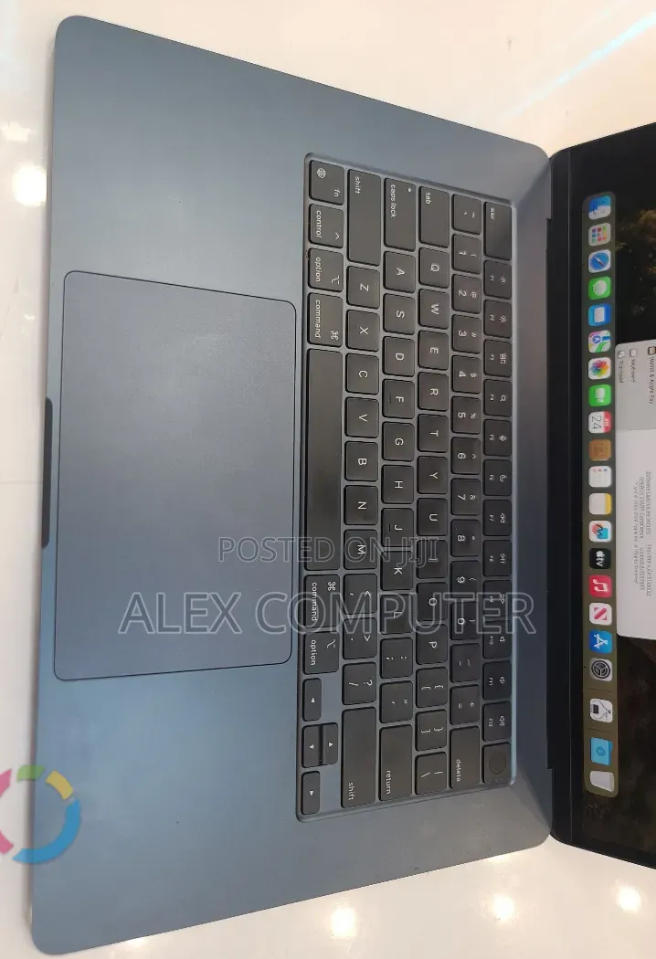 New Laptop Apple MacBook Air 2024 M3 8GB Apple M3 SSD 256GB