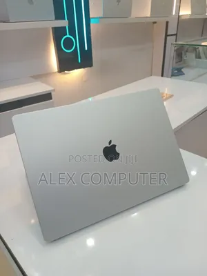 New Laptop Apple MacBook Pro 32GB Apple M1 Max SSD 1T