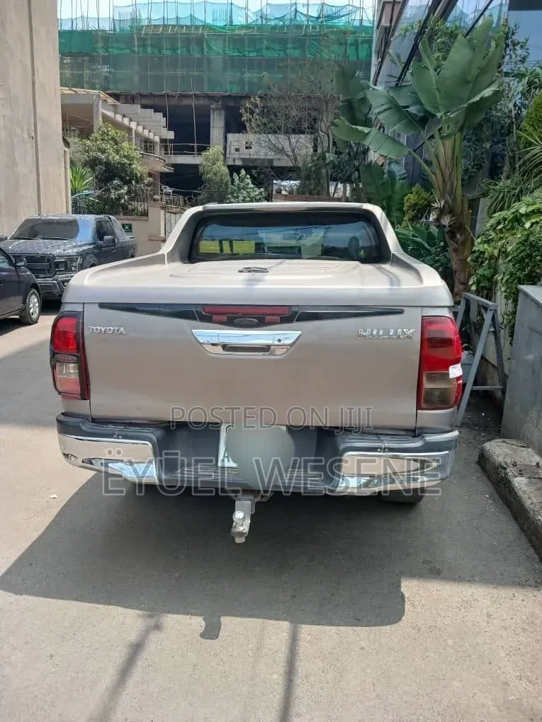 Toyota Hilux 2019 Gray