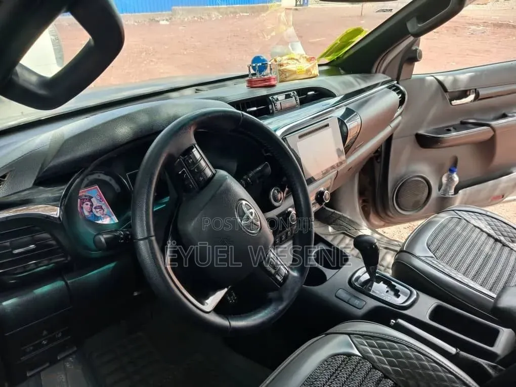 Toyota Hilux 2019 Gray