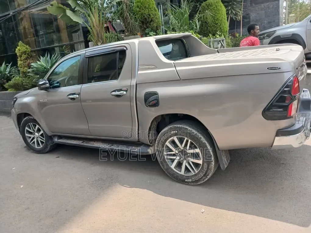 Toyota Hilux 2019 Gray