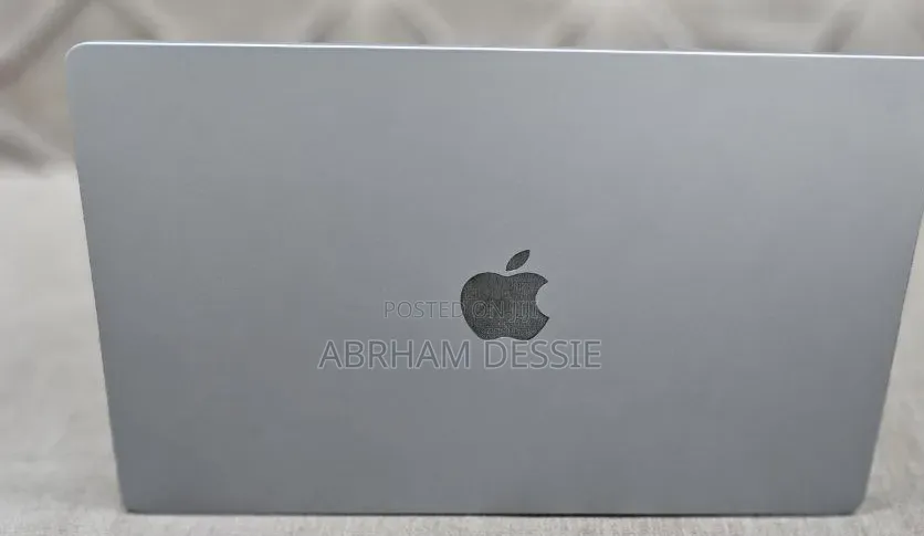 New Laptop Apple MacBook Air 2024 M3 8GB Apple M3 SSD 512GB