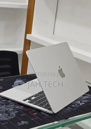 New Laptop Apple MacBook Air 2024 M3 16GB Apple M3 SSD 256GB