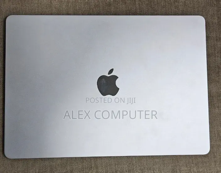 New Laptop Apple MacBook Air 2024 M3 8GB Apple M3 SSD 512GB