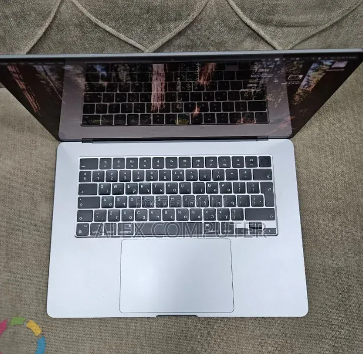 New Laptop Apple MacBook Air 2024 M3 8GB Apple M3 SSD 512GB