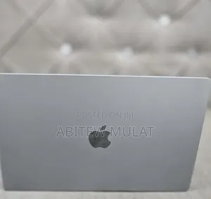 New Laptop Apple MacBook Air 2024 M3 8GB Apple M3 SSD 512GB