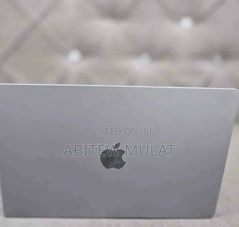 New Laptop Apple MacBook Air 2024 M3 8GB Apple M3 SSD 512GB