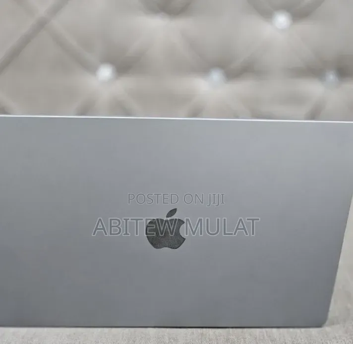 New Laptop Apple MacBook Air 2024 M3 8GB Apple M3 SSD 512GB