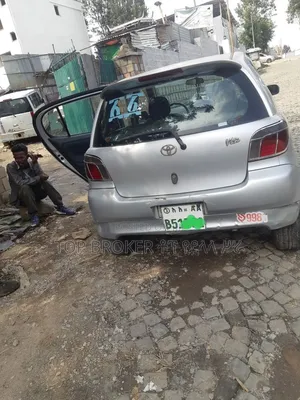 Toyota Vitz 2001 Silver