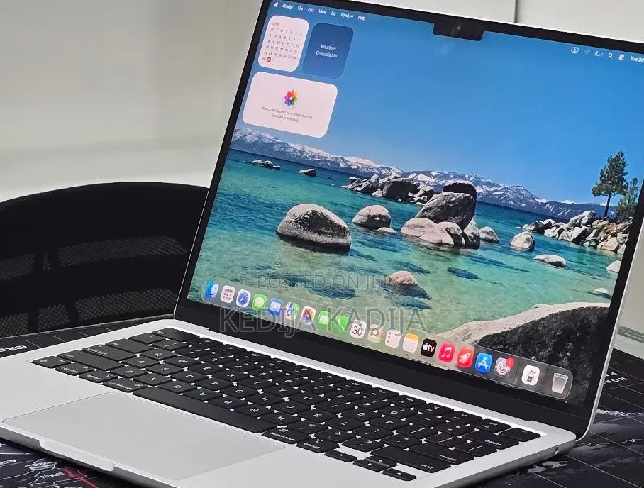 New Laptop Apple MacBook Air 2024 M3 16GB Apple M3 SSD 256GB