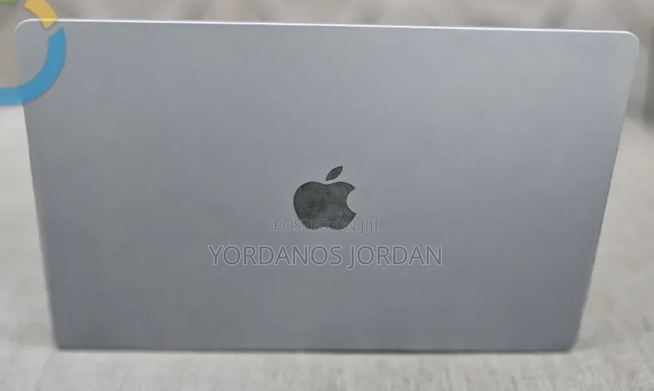 New Laptop Apple MacBook Air 2024 M3 8GB Apple M3 SSD 512GB