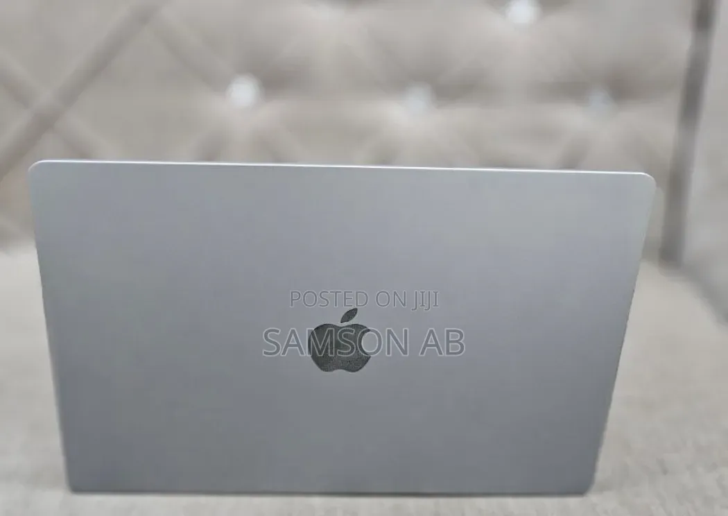 New Laptop Apple MacBook Air 2024 M3 8GB Apple M3 SSD 512GB