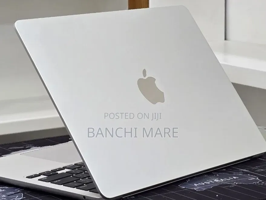 New Laptop Apple MacBook Air 2022 M2 16GB Apple M2 SSD 512GB