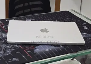 New Laptop Apple MacBook Air 2024 M3 16GB Apple M3 SSD 256GB