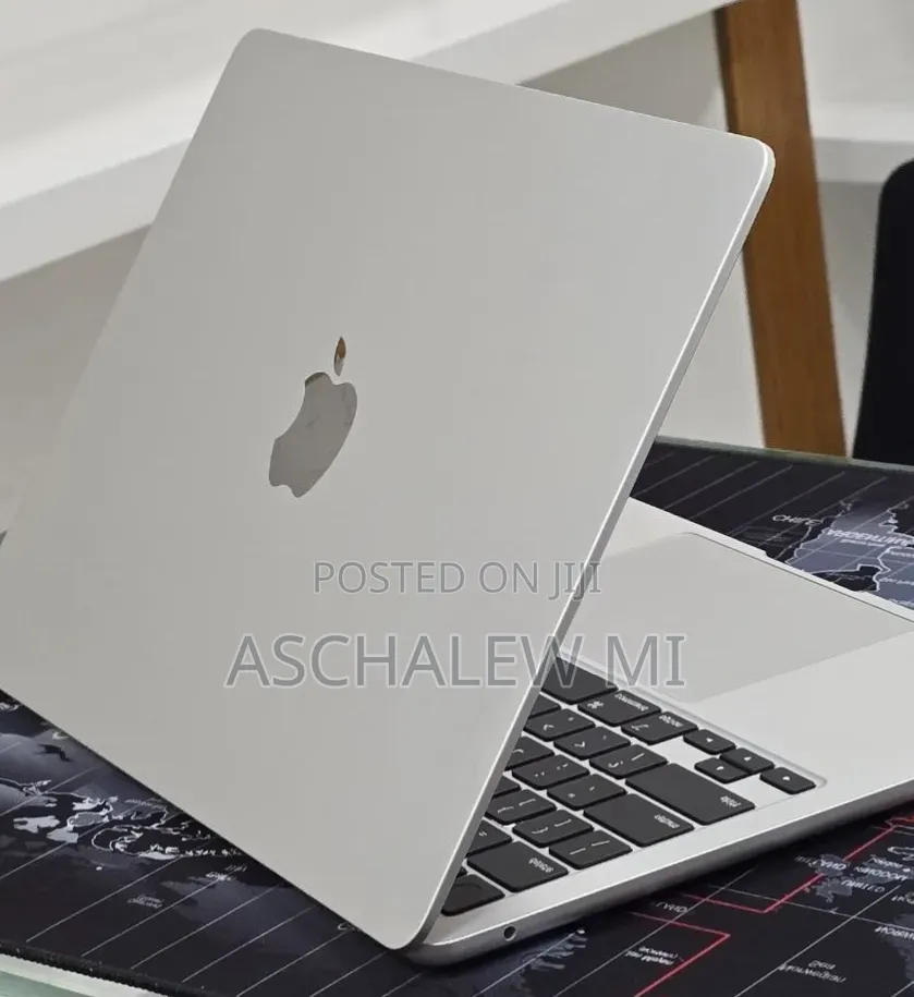 New Laptop Apple MacBook Air 2024 M3 16GB Apple M3 SSD 256GB