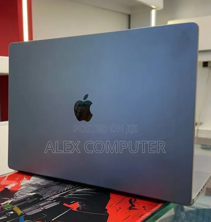 New Laptop Apple MacBook Pro 64GB Apple M1 Max SSD 3T