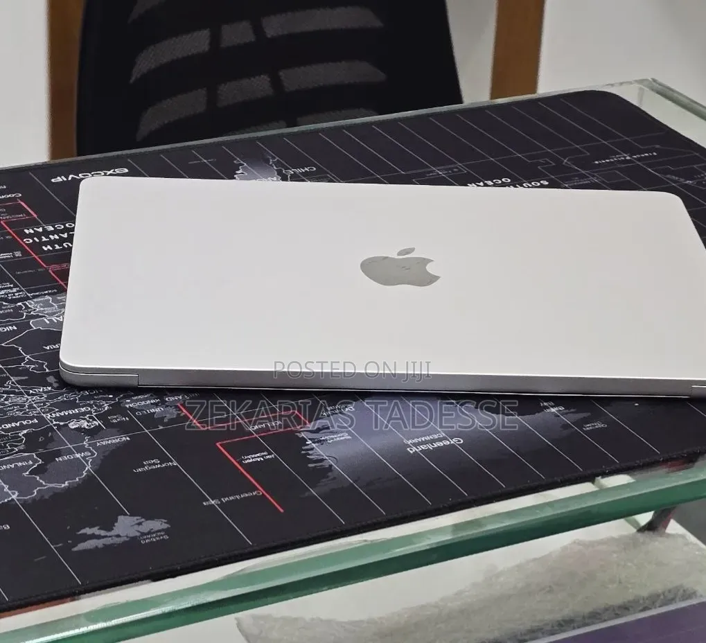 New Laptop Apple MacBook Air 2024 M3 16GB Apple M3 SSD 256GB