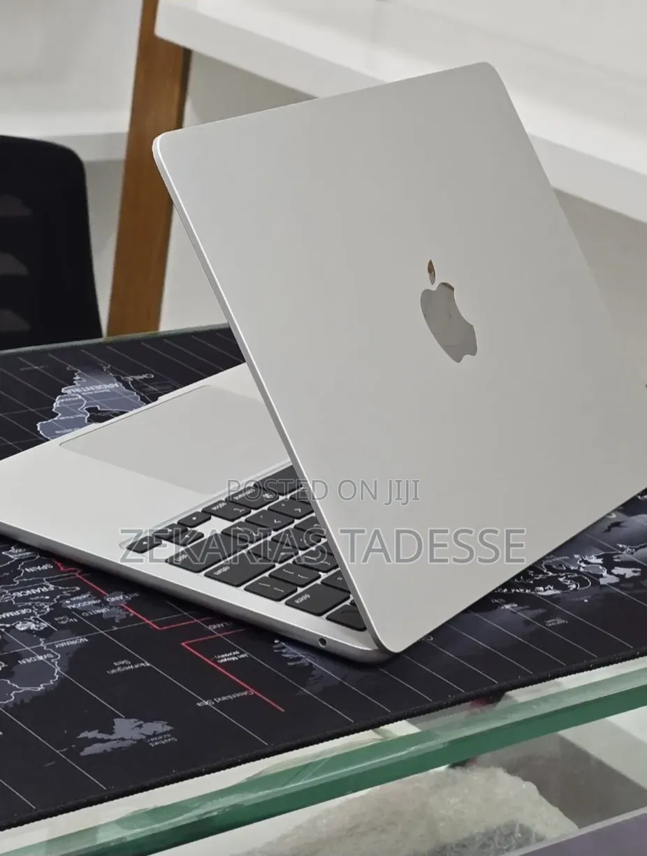 New Laptop Apple MacBook Air 2024 M3 16GB Apple M3 SSD 256GB